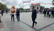 Bandırma'da ders zili heyecanı: Minik öğrencilere çiçekli karşılama