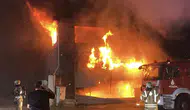 Esenyurt'ta gece yarısı kabusu: Bir dükkandan başlayan alevler beş iş yerini küle çevirdi