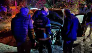 Niğde'de park halindeki araç alevlere teslim oldu