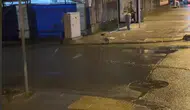 Arnavutköy'de gece yarısı dehşeti: Durağı taşladı, çevreye hakaretler yağdırdı