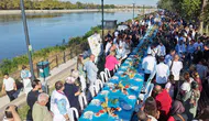 Meriç Nehri kıyısında devasa lezzet şöleni: 150 metrelik sofrada Edirne'nin beyaz altınını taçlandırdılar