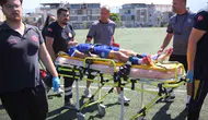 Sahada nefes kesen anlar: Genç futbolcunun hayatını o hamle kurtardı