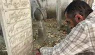 İzmir'in manevi hafızası Basmane'de kaderine terk edildi: Evliya kabri çöplerin gölgesinde kaldı
