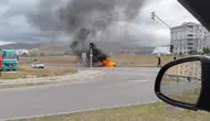 Bayburt trafiğinde korku dolu anlar: Kamyonetin kasasındaki jeneratör bir anda alev topuna döndü