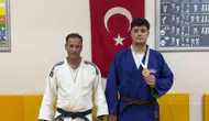 Elazığlı genç yetenek Avrupa yolcusu: Minderdeki başarısını milli formayla taçlandırıyor