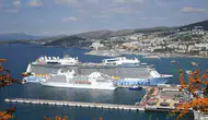 Kuşadası Limanı'nda dev hareketlilik: Binlerce turist aynı anda ayak bastı