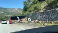 Zeytinyağı taşıyan tırın freni boşaldı: Baba ve oğlunun yolculuğu acı bitti