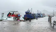 Amasra'da doğa öfkesini kustu: Dev dalgalar limanı dövdü, deniz çamura bulandı