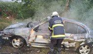Park halindeki otomobil bir anda alev topuna döndü