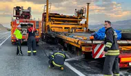 Sakaltutan Geçidi'nde korku dolu anlar: Tırın dorsesi alevlere teslim oldu