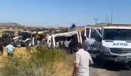 Boztepe yolunda korkutan kaza: Hayvan yüklü TIR şarampole uçtu