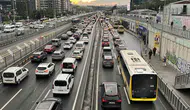 Megakentte akşam mesaisi kilitlendi: Yağmurla gelen trafik kabusu
