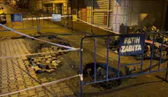 İstanbul'da sağanak kabusu: Yol bir anda yarıldı, araçlar içine gömüldü