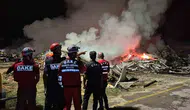 Düzce'de geceyi aydınlatan alevler: Fabrika yangını yerleşim yerlerini tehdit etti