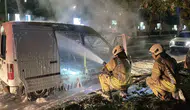 Tarihi sarayın kapısında gece yarısı korku dolu anlar: Araç küle döndü