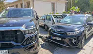 Darende'de belediye önünde zincirleme kaza: Park halindeki araçlar hurdaya döndü
