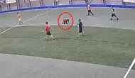 Halı sahada son anları kameraya yansıdı: Genç sağlıkçıdan acı haber