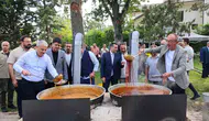 Meram'da nostalji rüzgarı: Odun ateşinde kaynayan pekmezler çocukluk anılarını canlandırdı