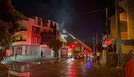 Kartepe'de gece yarısı dehşeti: Çardaktan sıçrayan alevler binayı sardı