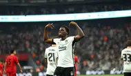 Beşiktaş'ta beklenen gün geldi: İki yeni yıldız sahneye çıktı