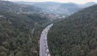 Mersin otoyolunda korku dolu anlar: Alev topuna dönen TIR trafiği felç etti