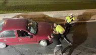 Kayseri'de kaza sonrası trafiği rahatlatan o anlar: Polisler kolları sıvadı