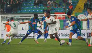 Rize'de Direkler Konuştu: Çaykur Rizespor ile Alanyaspor Arasında Sessiz İlk Yarı