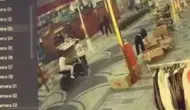 Trafiğe kapalı caddede tehlikeli anlar: Bisikletli çocuğa motosiklet çarptı