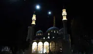 Malatya'nın kalbi yeniden atmaya başladı: Yıkılan tarihi caminin ışıkları geceyi aydınlattı
