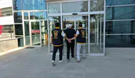 Sokak ortasında şiddet dehşeti: Müdahale eden genci bıçakladı
