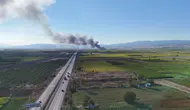 Yenişehir'de siyah incir deposu alevlere teslim oldu