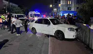 Kayseri'de korkutan kaza: Kontrolden çıkan otomobil apartman duvarına girdi