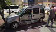 Niğde'de zincirleme kaza: Kontrolden çıkan araç ağaca çarparak durabildi