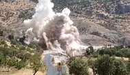 Siirt'te devasa kaya kütleleri saniyeler içinde toz bulutuna dönüştü