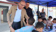 Miniklerin neşesi Antakya'nın gündemine oturdu: Başkan Yapar okul bahçesinde çocuklarla buluştu