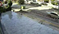 Malatya'da ölümle burun buruna gelen kuryenin mucizevi kurtuluşu kamerada
