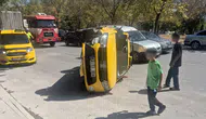 Konya'da trafik kâbusu: Ticari taksi devrildi, zabıta aracı hasar aldı