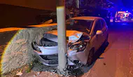 Niğde'de trafik dehşeti: Elektrik direğine çarparak durabildi