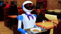 İnsanlı garson devri kapanıyor mu: Çin'de garson robot hizmeti