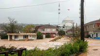 Sakarya'da kabus dolu saatler: Yüzlerce öğrenci yurtta mahsur kaldı