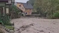 Sapanca'da kabus dolu anlar: İki katlı villa saniyeler içinde sulara gömüldü