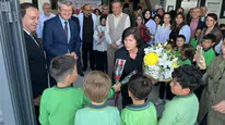 Bir ömür aynı okulun koridorlarında geçti: 40 yıllık vedada gözyaşları sel oldu