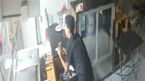 Manisa'da esnafın kabusu: Lokantaya giren hırsızlar saniye saniye görüntülendi