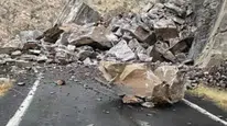 Komato Dağı'nda korkutan heyelan: Ulaşım tamamen durdu