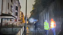 Zonguldak'ta şiddetli yağışın bilançosu ağır oldu: Lojman duvarı araçların üzerine devrildi