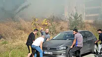 Edirne'de alevlerin ortasında kalan otomobil için mahalleli tek yürek oldu