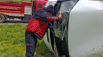 Van-Bitlis yolunda yağışlı havada minibüs devrildi