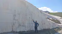 Haziran ayında Hakkari yaylalarında beş metre kar sürprizi