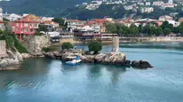 Amasra’nın tarihi dokusuna sprey boyalı saldırı