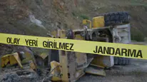 Yahşihan’da iş makinesi uçuruma devrildi